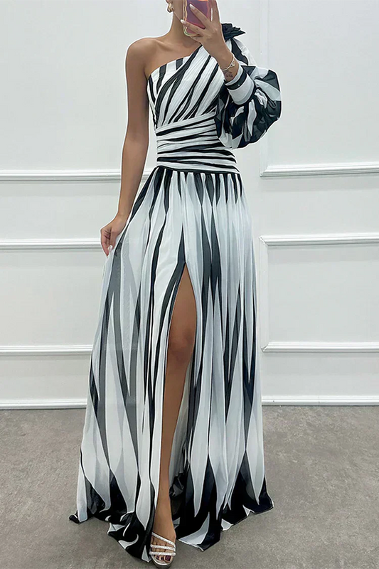 Shiloh - Elegante Gestreepte Maxi Jurk met Eén Schouder