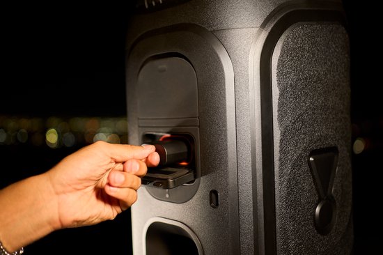 JBL PartyBox 130 - NIEUW - Draadloze Bluetooth Party Speaker - Opvouwbare Handgreep - Spatwaterdicht - LED verlichting - 15 uur - Wit