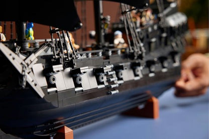 LEGO® Icons Pirates of the Caribbean - Het Piratenschip van Kapitein Jack Sparrow - 10365