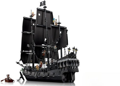 LEGO® Icons Pirates of the Caribbean - Het Piratenschip van Kapitein Jack Sparrow - 10365