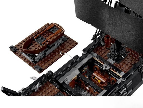 LEGO® Icons Pirates of the Caribbean - Het Piratenschip van Kapitein Jack Sparrow - 10365