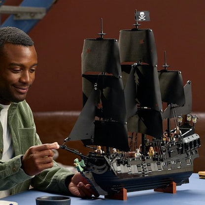LEGO® Icons Pirates of the Caribbean - Het Piratenschip van Kapitein Jack Sparrow - 10365