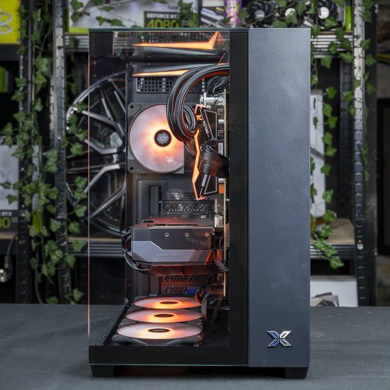 FlowUP Revenger - Gaming PC - AMD Ryzen 7 7800X3D - AMD RX 9070 XT 16GB - 32GB DDR5 RAM - 1TB - Waterkoeling