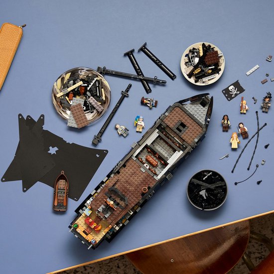 LEGO® Icons Pirates of the Caribbean - Het Piratenschip van Kapitein Jack Sparrow - 10365
