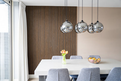 Akustikpanel i røget eg – 270 × 60 cm, ægte træfiner