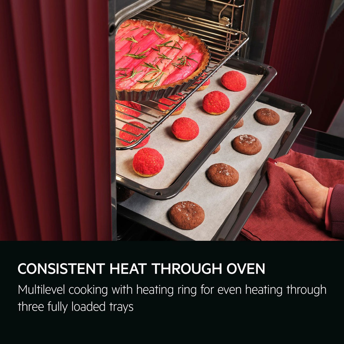 AEG SenseCook Aqua Built In Electric Single Oven - Black - Annotation - Consistent heat oven shot