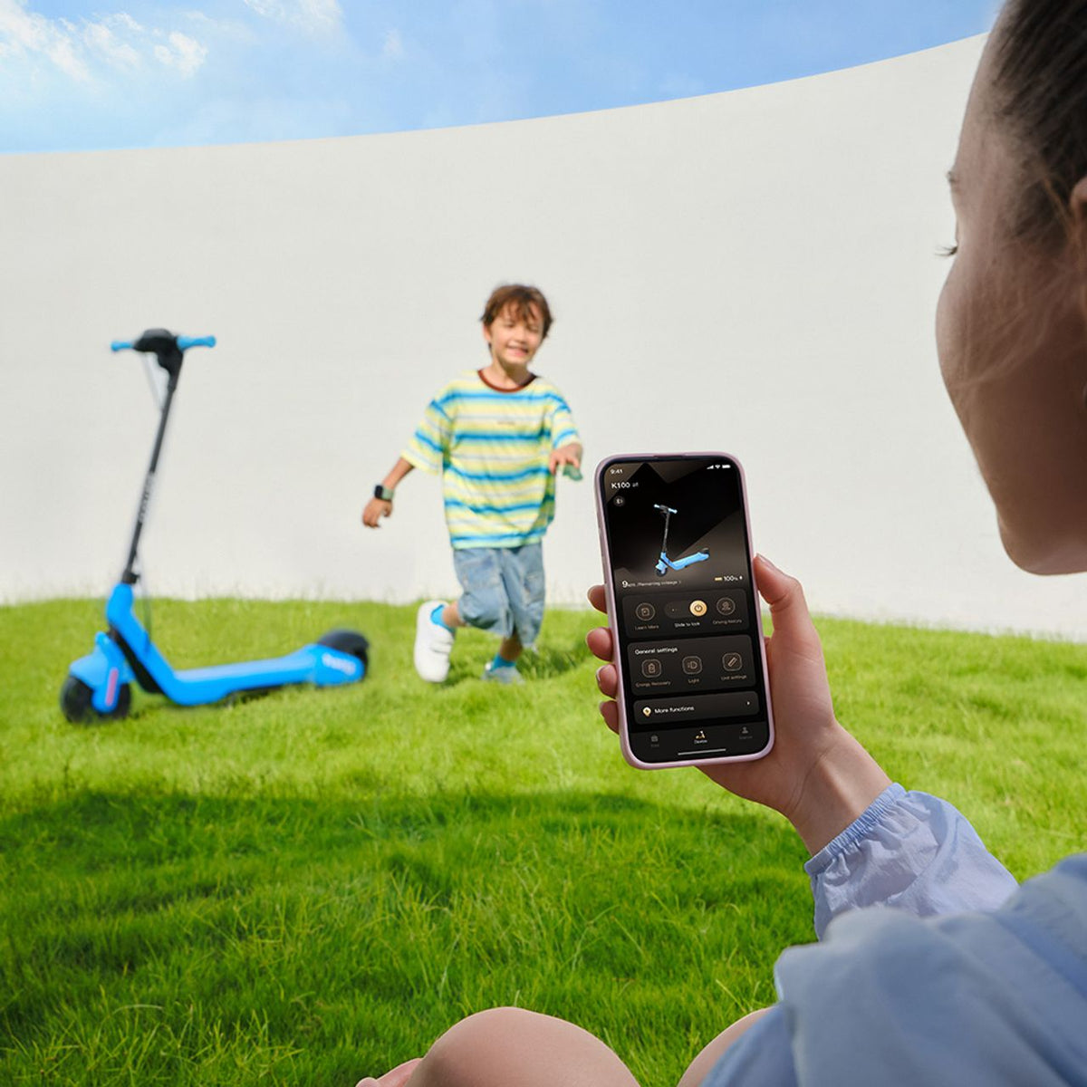 Navee Electric Scooter - family in garden shot